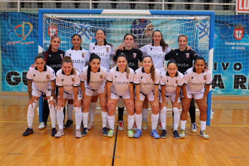 Formación del Ceuta Femenino, antes de su partido contra el Colegio San José