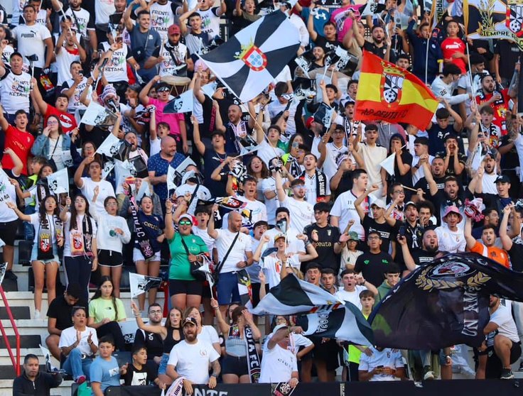 Aficionados del Ceuta, en el Gol Sur del Alfonso Murube