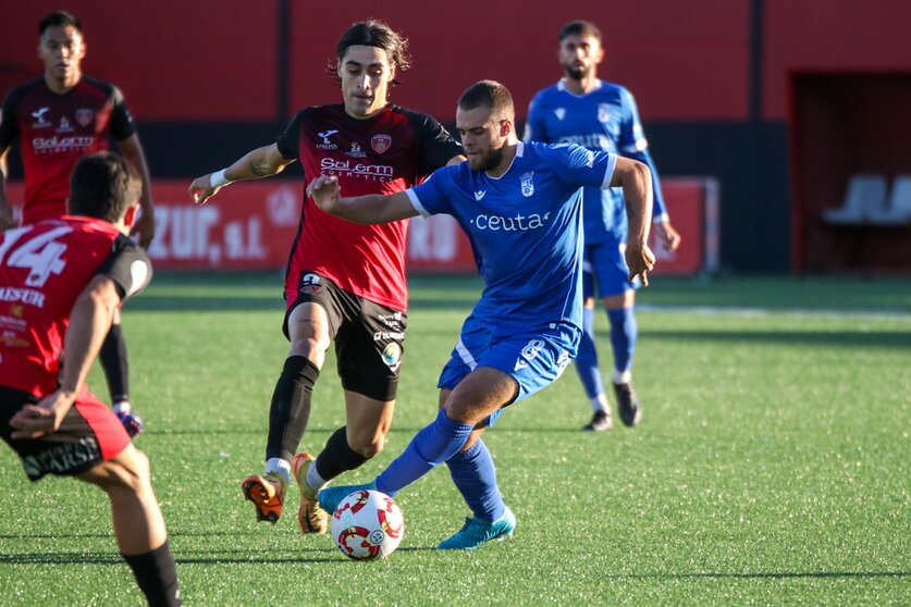 Un lance del partido que ha supuesto la primera derrota del filial del Ceuta