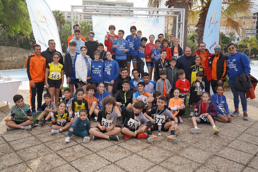 Foto de familia de los participantes en la prueba celebrada en el Parque del Mediterráneo