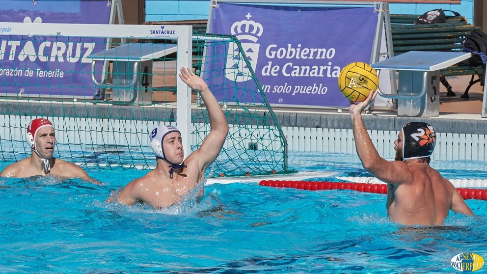 Un lance del partido disputado este sábado en Santa Cruz de Tenerife