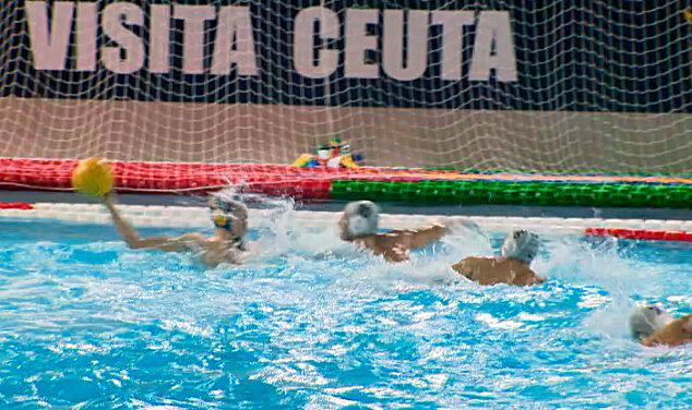 Un momento del partido disputado este martes en la piscina 'Lorena Miranda'