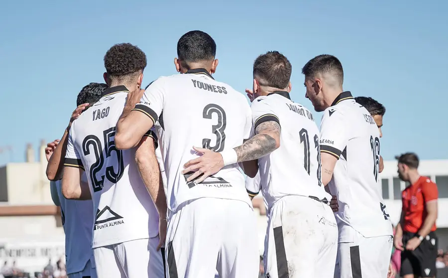 Jugadores de la AD Ceuta FC celebran uno de sus goles contra el Betis Deportivo